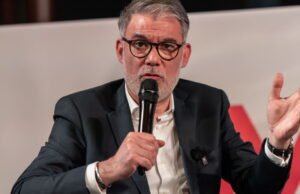 Kebijakan. Presiden: Olivier Faure mengatakan dia akan “senang” menjadi kandidat dari sayap kiri di luar LFI