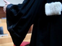 pengacara memperketat aksi mogok mereka