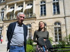 Jacques Paris dan Cécile Kohler menceritakan penahanan mereka