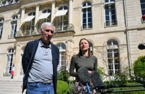 Jacques Paris dan Cécile Kohler menceritakan penahanan mereka