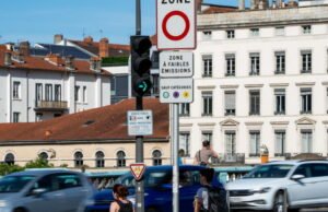Kebijakan. Majelis mengadopsi undang-undang penyederhanaan dan penghapusan ZFE, zona rendah emisi