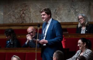 Majelis mengadopsi teks yang memecah belah dalam perang melawan terorisme