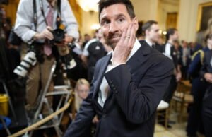 Sepak bola. Lionel Messi menjadi pemilik Cornella, klub pinggiran Barcelona yang bermain di divisi 5