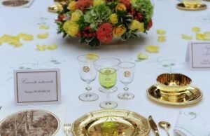 Paris. Dia menjual kembali peralatan makan Elysée di Vinted: mantan pemodal yang dihukum