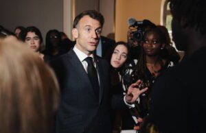 Macron ingin menciptakan “hari tanpa koneksi” bagi kaum muda