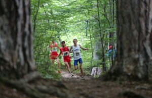 Lari gunung. Teater Charance kejuaraan Prancis Mei mendatang: mengapa hal itu menjadi kebiasaan di Hautes-Alpes