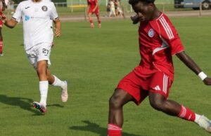 Sepak bola. Nasional 3: dikurangi menjadi sepuluh, Racing Club de Strasbourg II meleset dari sasaran di Sochaux