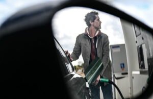 Perang Langsung di Timur Tengah. Harga minyak melonjak menjelang pembicaraan baru di Pakistan, tanpa Iran