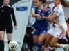 Sepak bola. Para wanita dari Racing Club de Strasbourg ingin meraih tiga poin di Fleury
