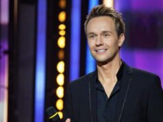 Televisi. Cyril Féraud menjadi pembawa acara baru “Fort Boyard”, “impian masa kecilnya”