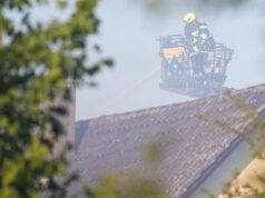 Mommenheim. Perusahaan ubin RCBC terbakar, api dipadamkan oleh petugas pemadam kebakaran