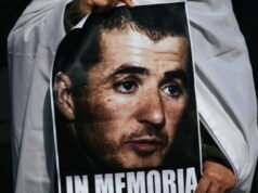 penyerangnya akan diadili atas pembunuhan sehubungan dengan perusahaan teroris