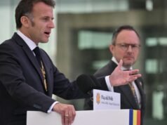 Emmanuel Macron menyerukan kerajaan tersebut untuk mendekriminalisasi aborsi