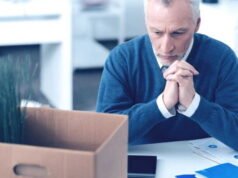 Diturunkan kemudian dipecat setelah 30 tahun, Bertrand yakin dia adalah korban diskriminasi karena usianya