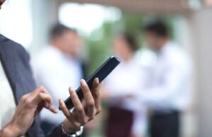 Ponsel Cerdas: UE akan memberlakukan baterai yang dapat dilepas mulai tahun 2027