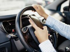 Telepon sambil mengemudi: 5 departemen memperketat sanksi pada 1 Mei