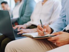 “Kami menemukan bahwa video tersebut telah direkam dalam video dan ditranskrip”: kelebihan notulen rapat yang dibuat oleh IA