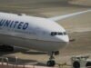 United Airlines ingin menaikkan harga tiket pesawat sebesar 15 hingga 20% karena harga minyak